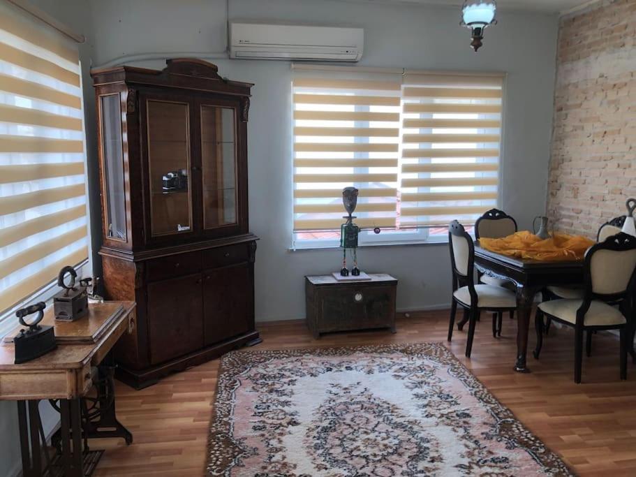 Daire Tarihi Kaleici Muethis Lokasyon 2+1 Uygun Fiyat Antalya